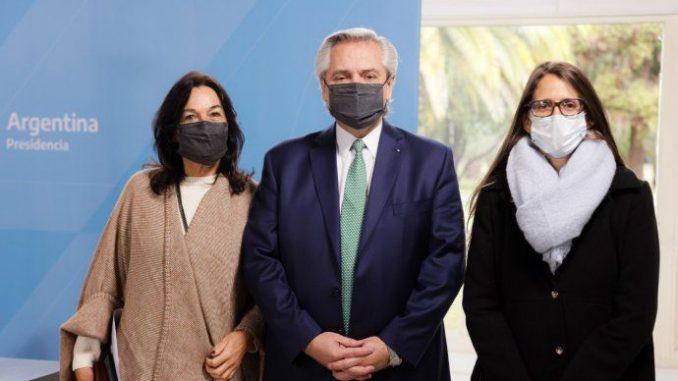 vilma-ibarra-alberto-fernandez-y-elizabeth-gomez-alcorta